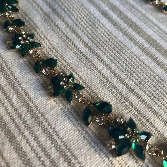 Green studded necklace - Picture 2 of 3
